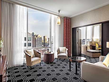 Prestige Corner Suite, 1 bedroom king & 1 sofa bed