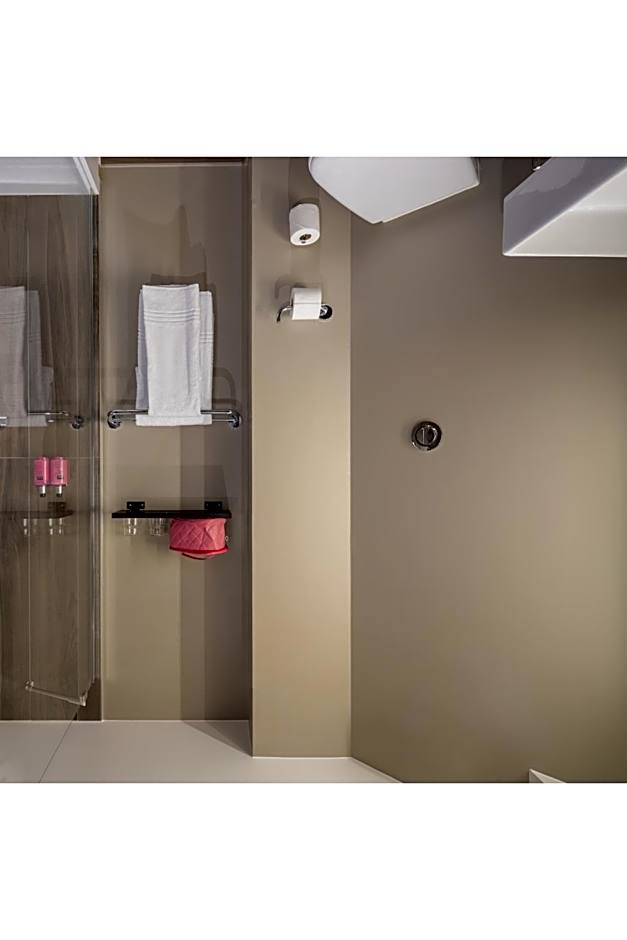 Moxy Paris Clamart