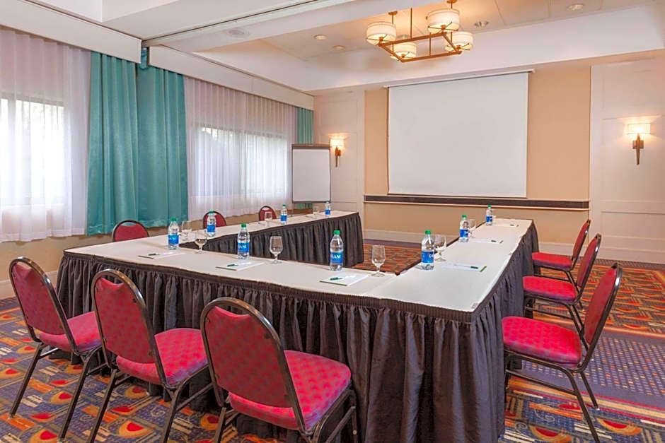 La Quinta Inn & Suites by Wyndham Secaucus Meadowlands