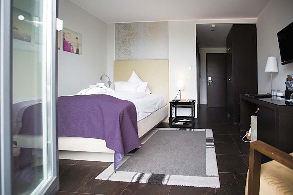 Photo 1 of 5 of Double Room