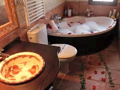ROOM WITH JACUZZI