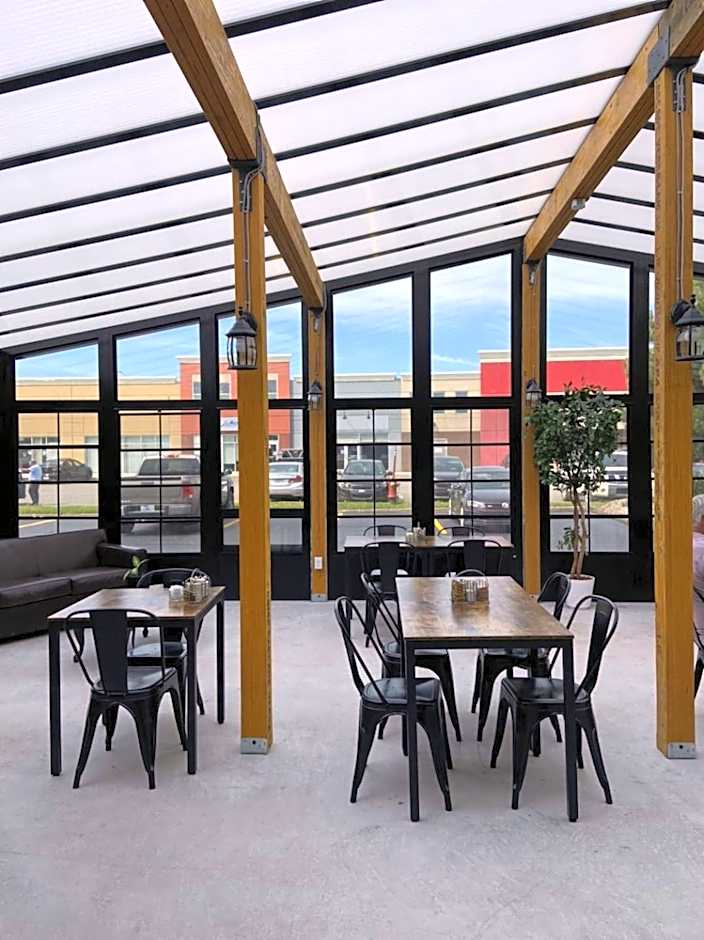 Claymore Inn and Suites