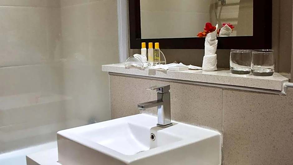 Cresta Riley's Hotel