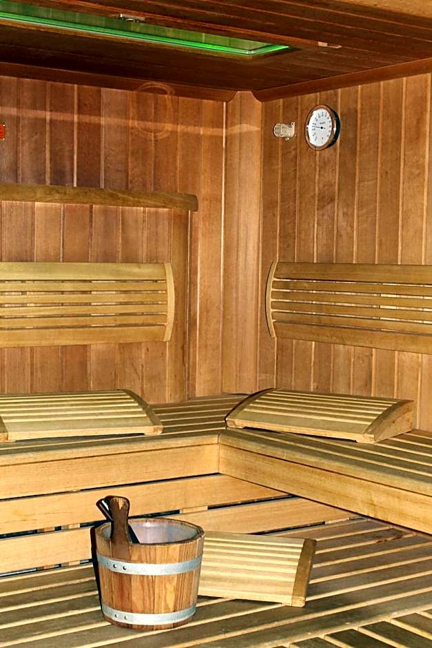 Auerhahn Bed and Breakfast - Black Forest - Waldhotel