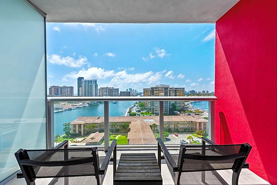 Water View Building With Pool - 5-Min Walk To The Beach - Cozy Studios