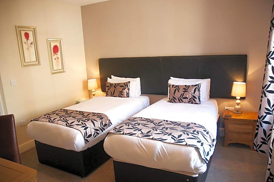 The Three Horseshoes Hotel