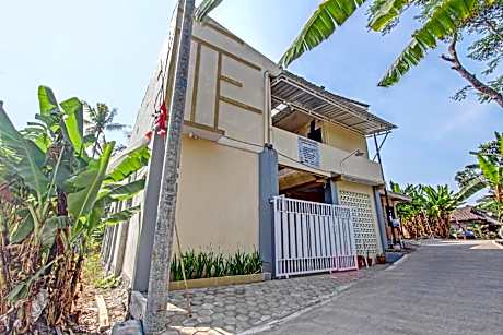 OYO Life 93034 Ayri Home