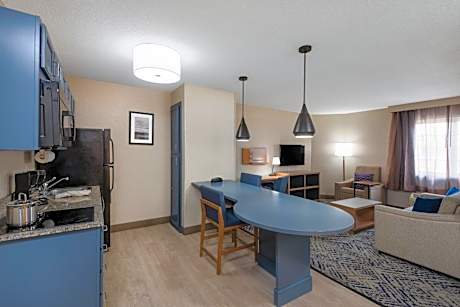 One-Bedroom Queen Suite