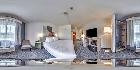 King Room with Bath Tub - Mobility/Hearing Access