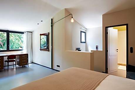 Split level room with sea view