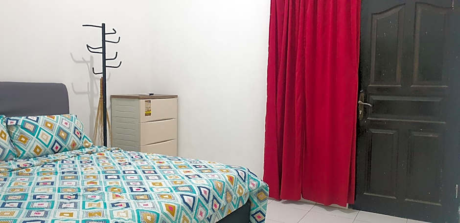 OYO 90990 Surya Residence