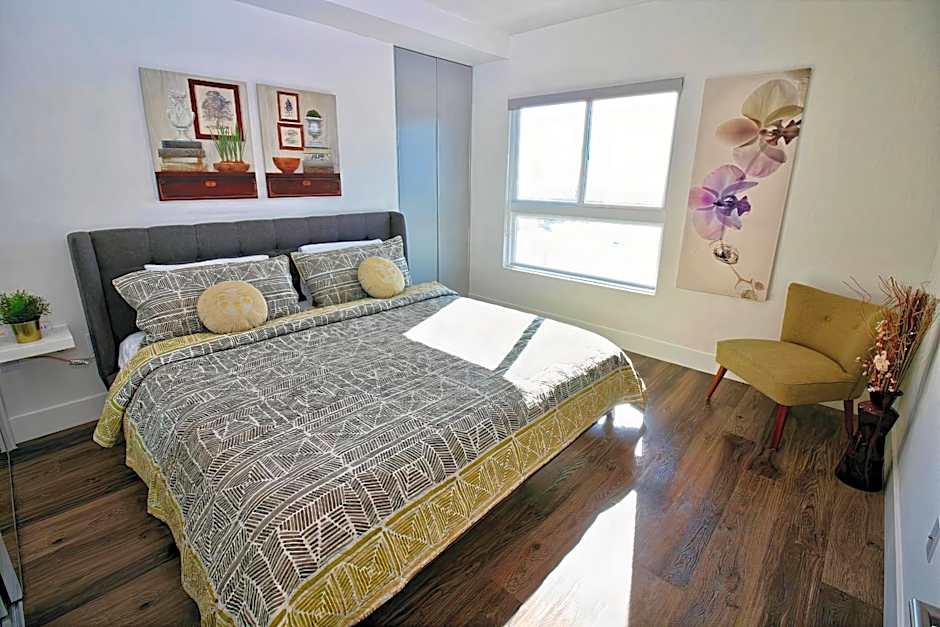 Los Angeles Premium Suites with Free Parking