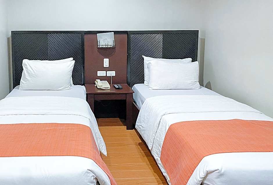 RedDoorz Plus @ Hotel Esse