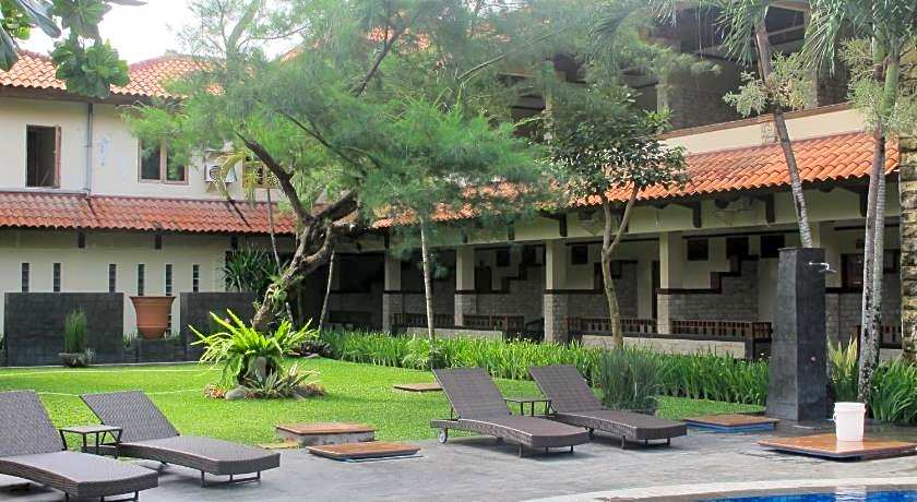 Surya Kencana Seaside Hotel