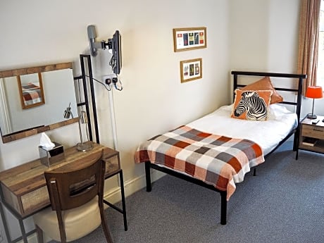 Single Room Ensuite (1 Twin Bed)