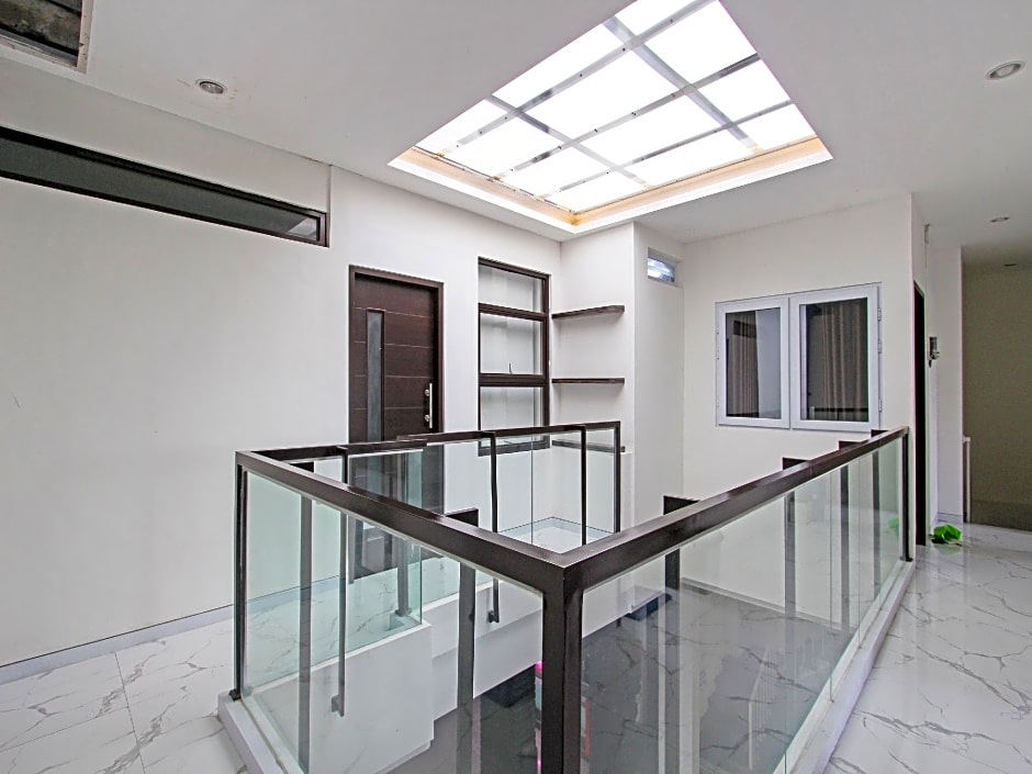 Capital O 91665 D'prof Exclusive Guesthouse