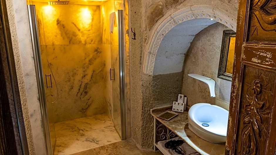 Elika Cave Suites & Spa