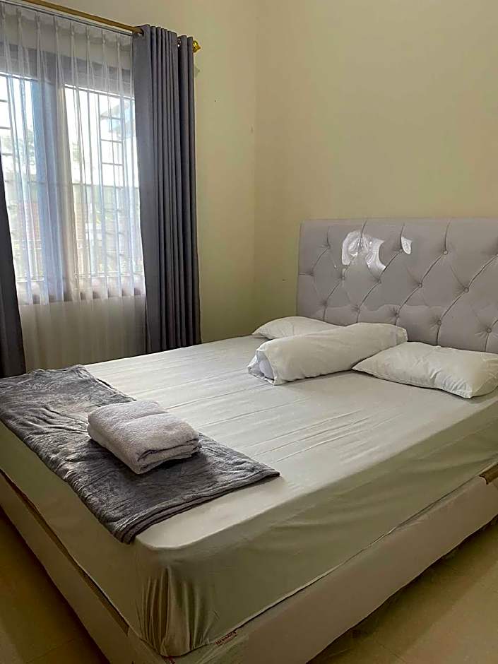 EXPRESS O 92106 Nayus Homestay Syariah