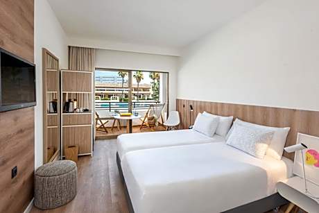 The Innside Room with Pool View
