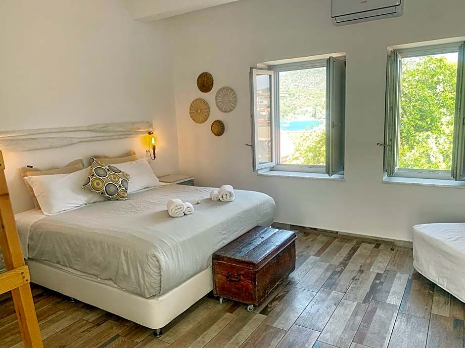 Gigi Rooms – Poros, 