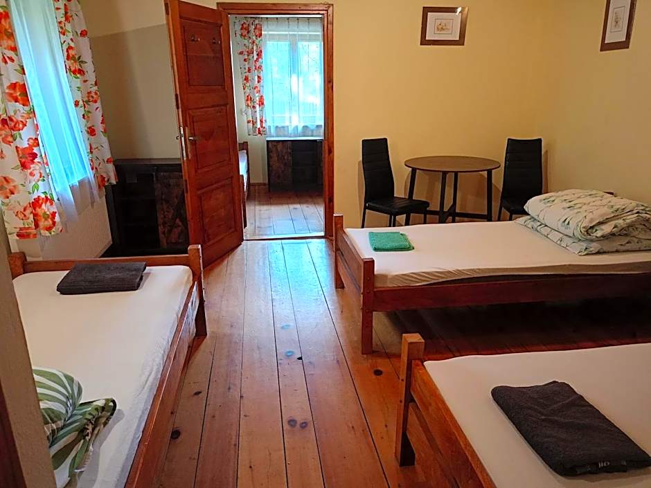Hostel Domek Ogrodnika przy Muzeum w Przeworsku Zespole Pałacowo - Parkowym
