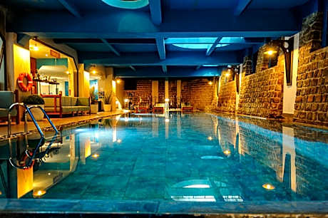 Louvre Hotel & Spa