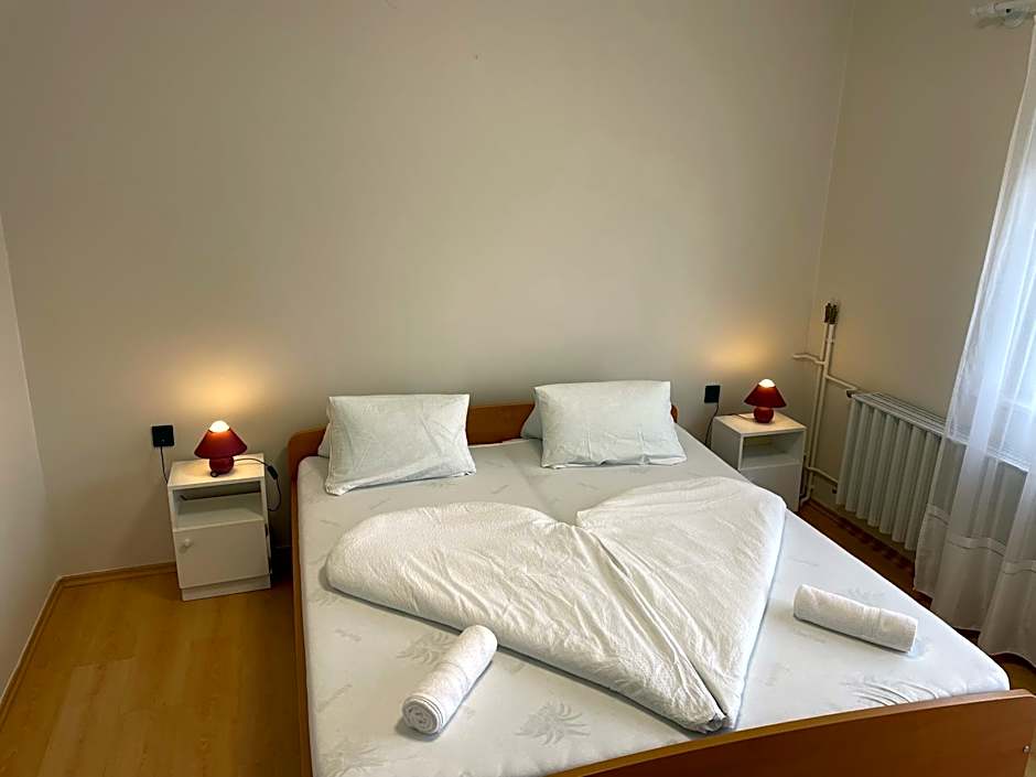 Pingvin Cukrászda Apartman felső szint