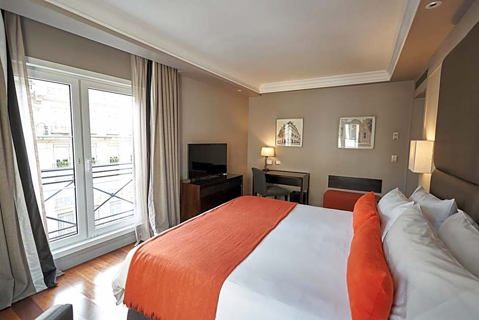 Carles Hotel