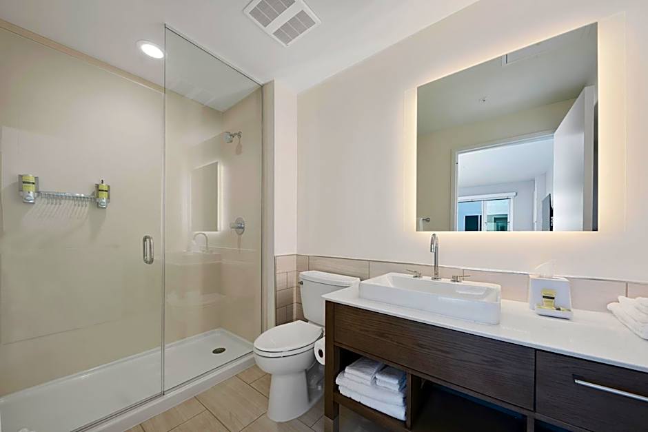 Element Hampton Peninsula Town Center