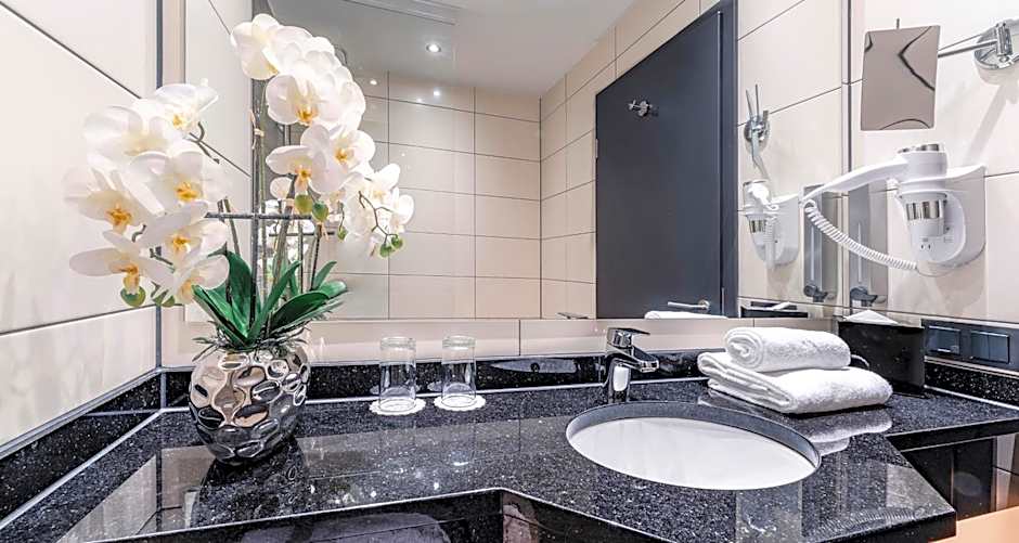 PLAZA Premium Grand Winston