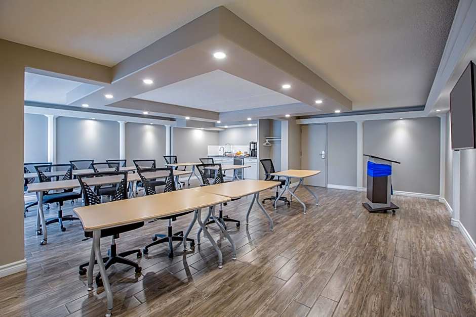 Days Inn by Wyndham Sudbury & Conference Centre