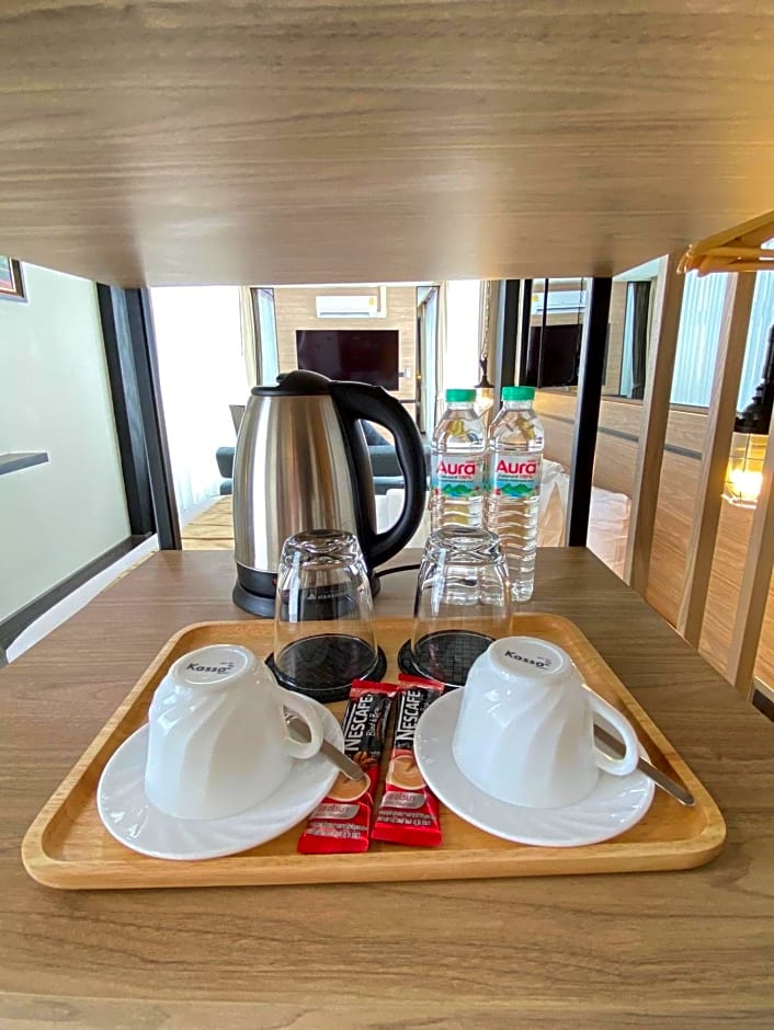 The Gold Living Life