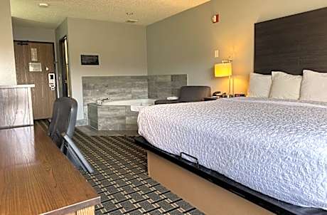 1 King Bed Suite Non-Smoking