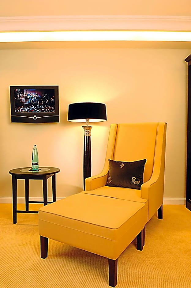 Hotel Business & More