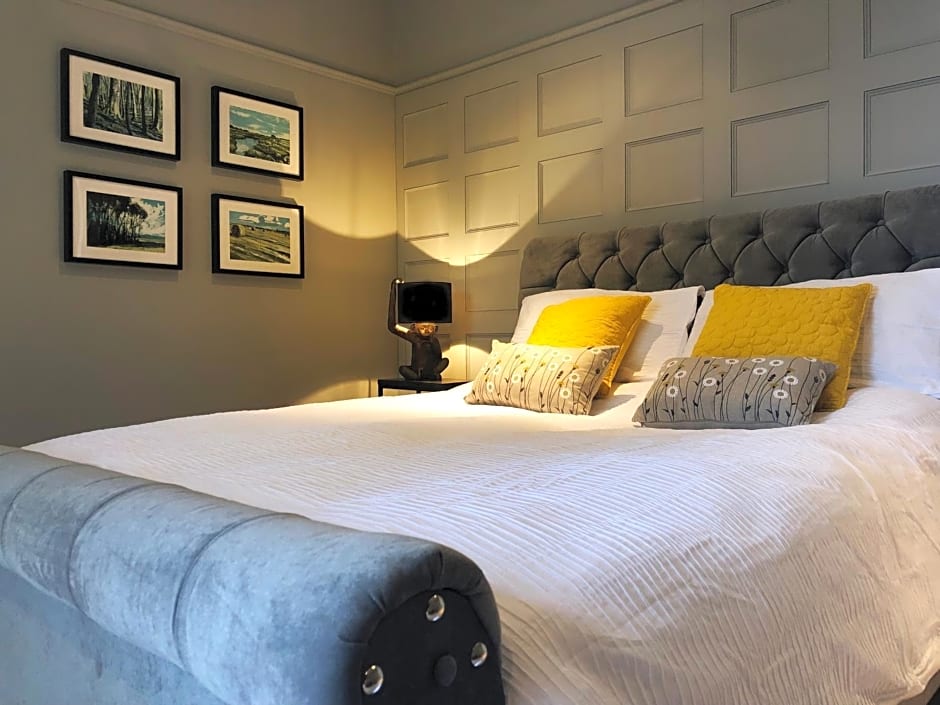 Somerleyton Meadows - The Hideaway Hut & Hot Tub