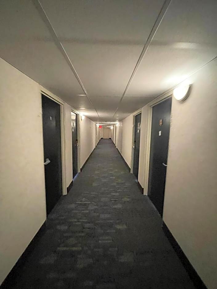 Mystic River Hotel & Suites