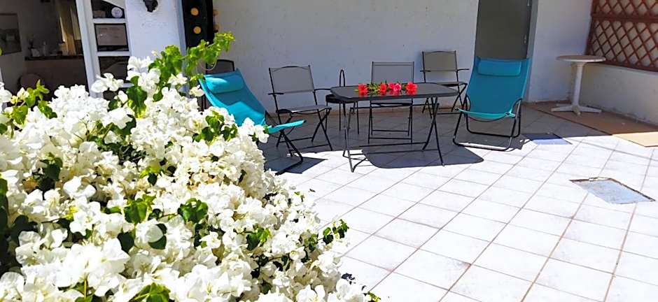 Cleo Rooms 250m from the beach