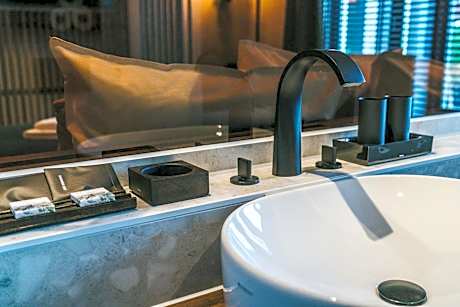 Deluxe Double Room with Bath