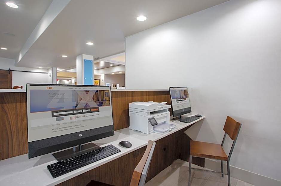 Holiday Inn Express Hotel & Suites Lewisburg By IHG