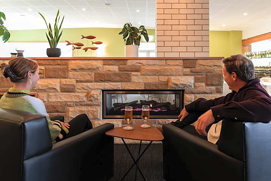 Riverfront Motel & Villas