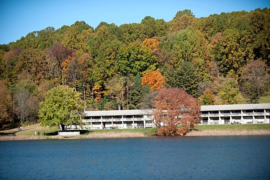 Peaks of Otter Lodge