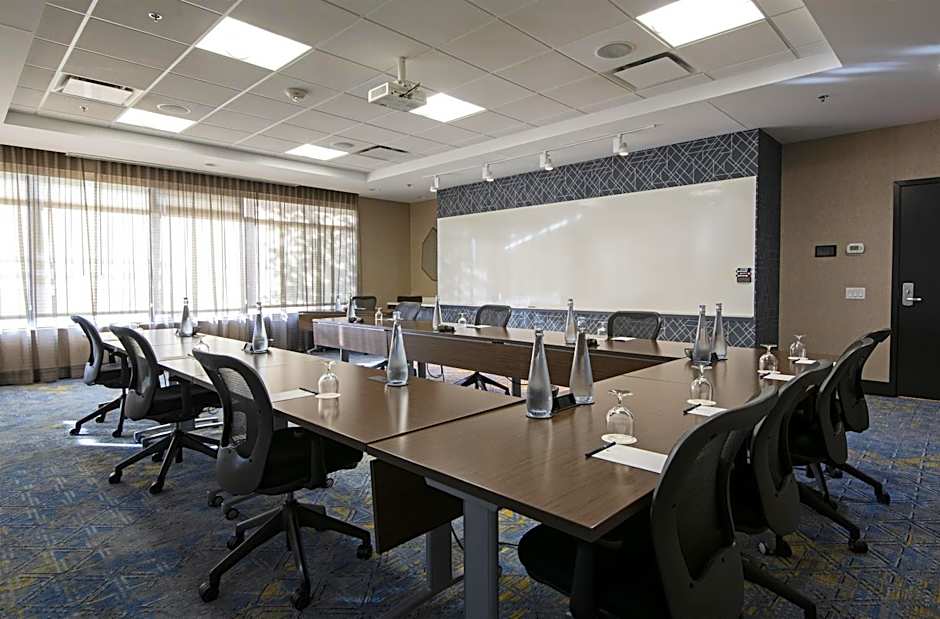 DoubleTree by Hilton West Edmonton