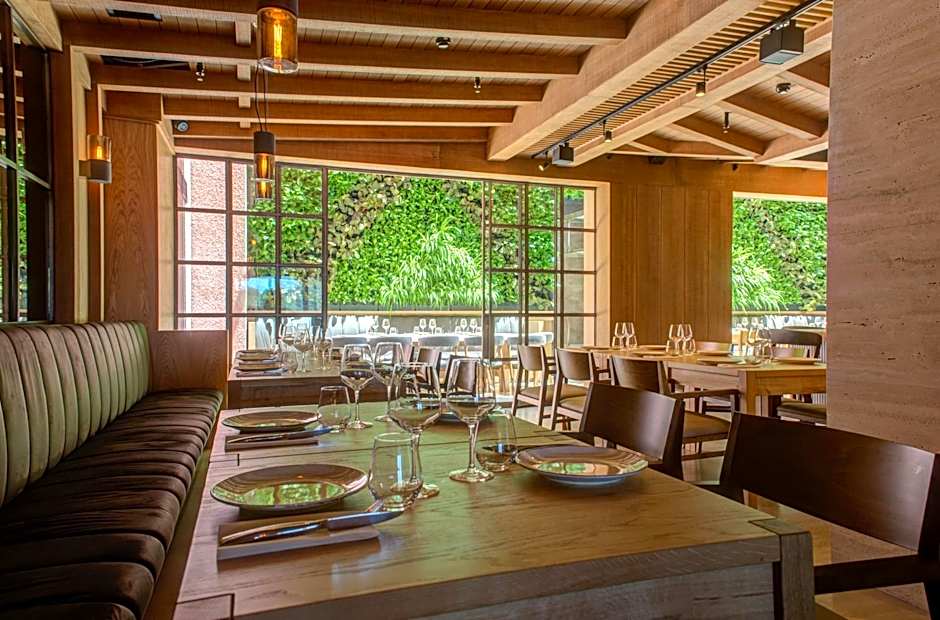 Land's End, Boutique Hotel