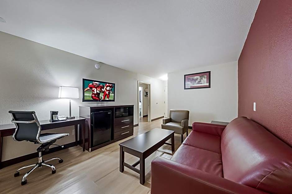 Red Roof Inn & Suites Denton