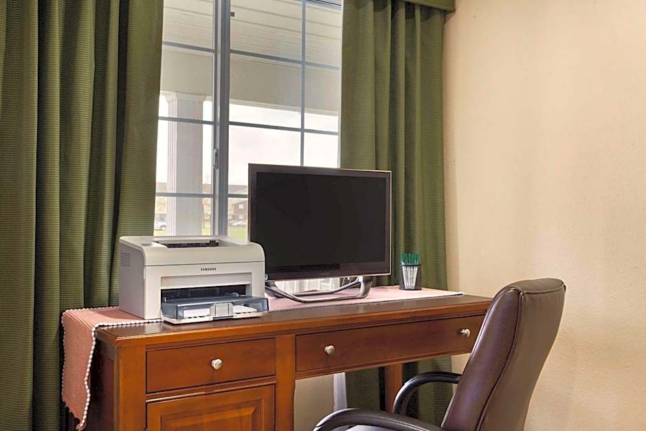 Country Inn & Suites by Radisson, Marion, OH