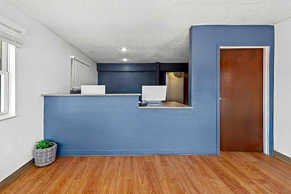 Birch Hill Suites Kansas City - Independence