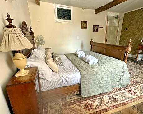 Double Room with Bath - Non Pet Friendly