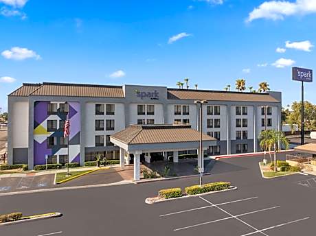 Spark by Hilton Bakersfield Central