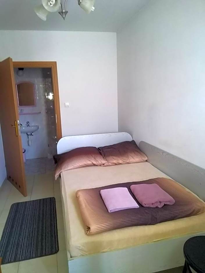 Foto 1 van 3 van Small Double Room