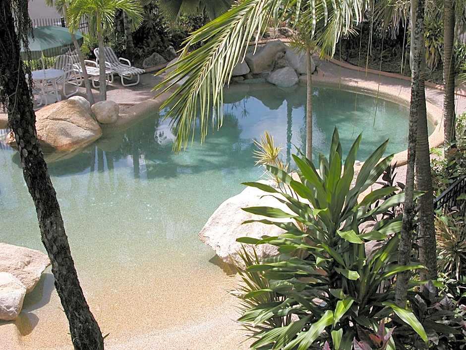 Cairns Queenslander Hotel & Apartments